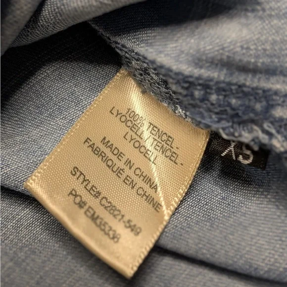 Anthropologie Cloth & Stone Light Blue Chambray Button Down Shirt XS - Picture 4 of 6